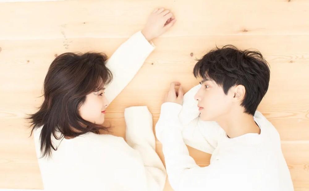 朝堂斗争太阴险，向老婆献个殷勤也犯事？皇帝听了憋不住乐